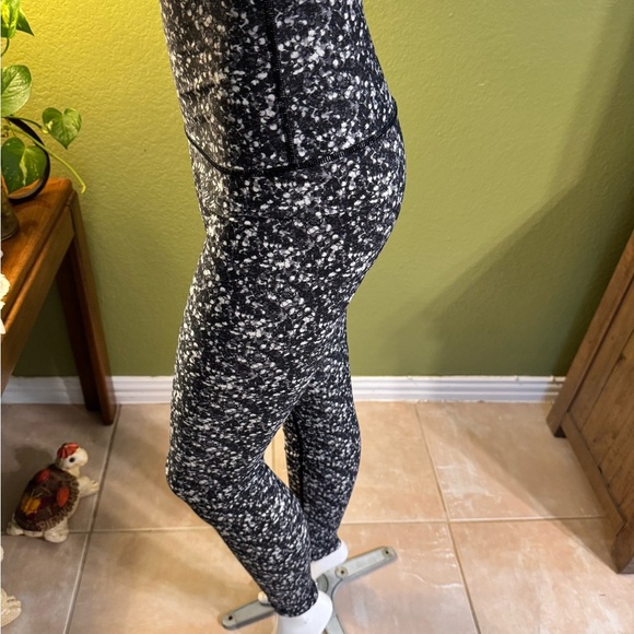 Lululemon Athletica Black and White Speckled Leggings - Picture 9 of 15